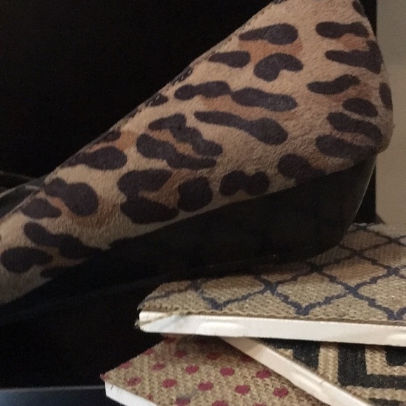 SM New York Leopard Wedge Sandal - Picture 4 of 4